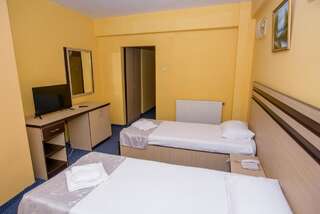 Отель Hotel Cora Констанца Двухместный номер с 1 кроватью или 2 отдельными кроватями-1
